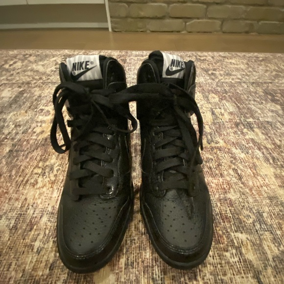 Nike Dunk Sky High Hidden Wedge Sneaker - Picture 4 of 8